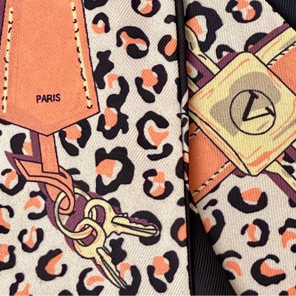 New 100% Silk "Wild Elegance" Bandeau Scarf - Leopard, Chain & Floral - Picture 2 of 3